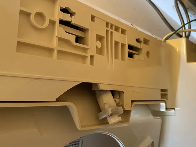 【尿石や黒カビを除去！】◎洗浄便座ももちろん外して清掃！タンクレス便座取外し不可サービスの画像