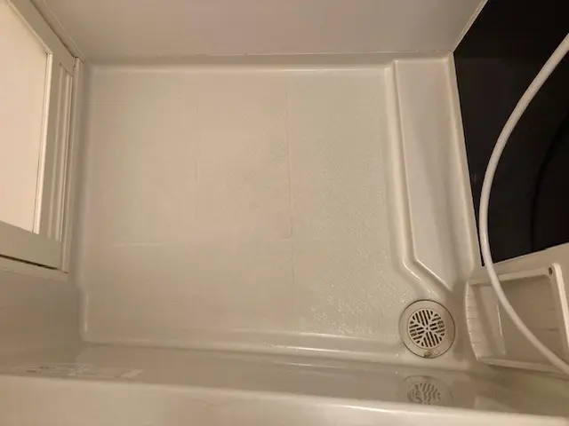 浴室掃除、バスルームクリーニング、水垢、排水口、鏡ウロコ取り、カビ等サービスの画像