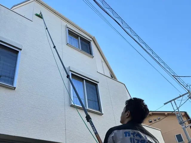 専用洗浄液＋高圧洗浄で汚れをしっかり除去【ガイヘキ洗浄バスターズ】サービスの画像