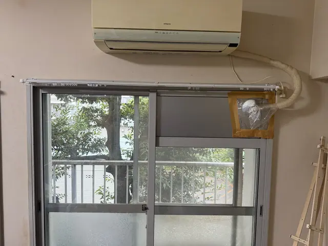 カーテンレール取付けます！実績50件以上、ブラインドも対応致します！サービスの画像