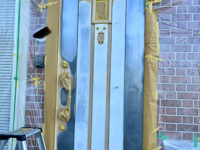 【業歴12年の実績】玄関ドアやサッシの傷・凹み補修も対応サービスの画像