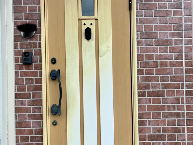 【業歴12年の実績】玄関ドアやサッシの傷・凹み補修も対応サービスの画像