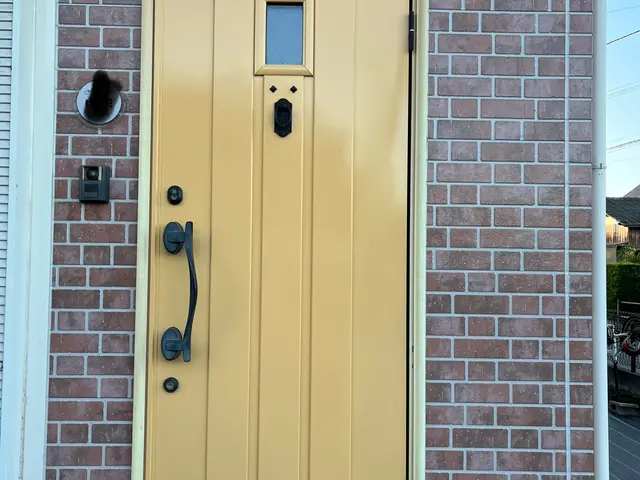 【業歴12年の実績】玄関ドアやサッシの傷・凹み補修も対応サービスの画像