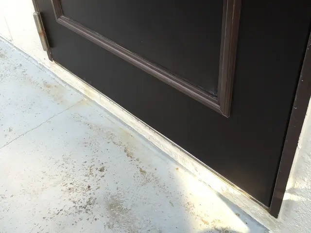 【業歴12年の実績】玄関ドアやサッシの傷・凹み補修も対応サービスの画像