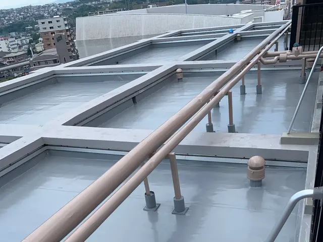 高所雨漏り防水塗装をロープ作業なら足場費用0円！最大12F迄対応！サービスの画像