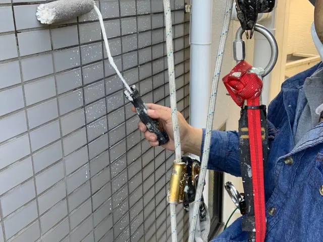 高所雨漏り防水塗装をロープ作業なら足場費用0円！最大12F迄対応！サービスの画像