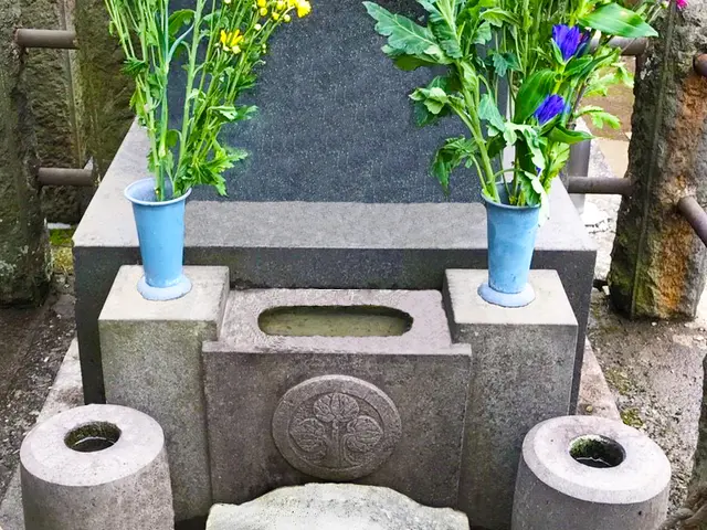 【掃除のプロが丁寧にご対応】新聞にも掲載されたお墓参り代行サービスです！サービスの画像