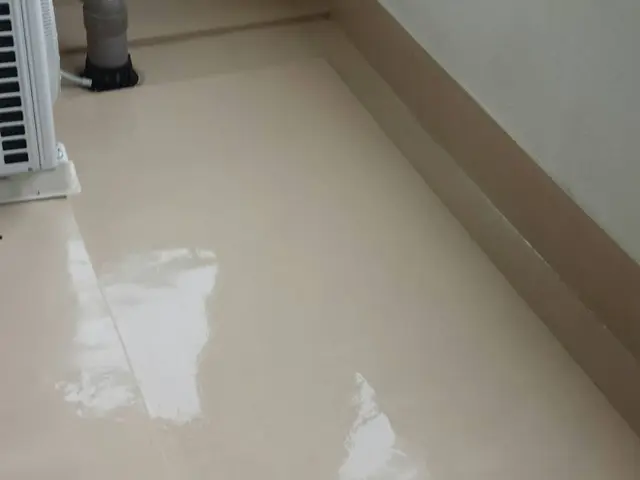 【ベランダ清掃】ベランダに面した窓サッシや網戸、室外機等もすべて綺麗にします！サービスの画像