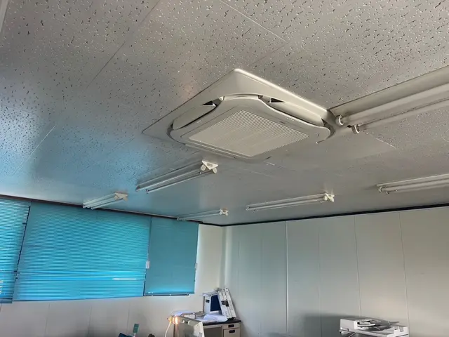 業務用エアコン入れ替え工事サービスの画像