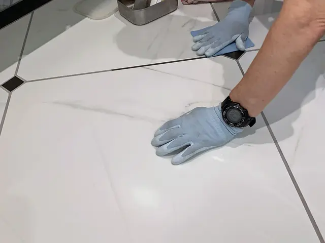 ストーンリフレッシュ（玄関土間）：　清掃＋石材用コーティングサービスの画像