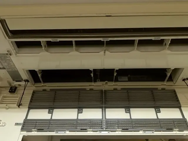 天井埋込エアコン清掃サービスの画像