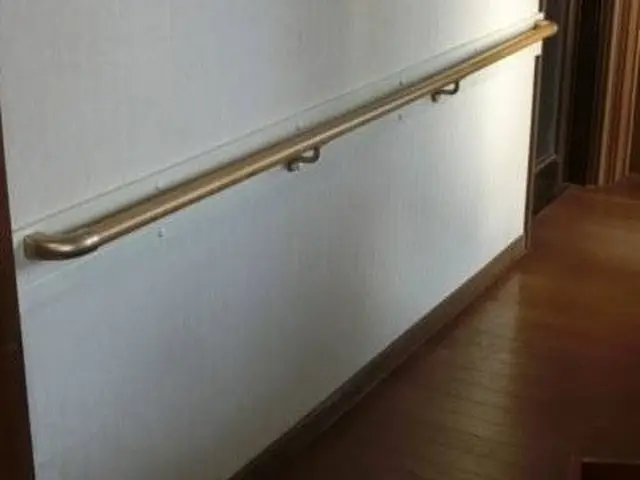 手すりの取り付け作業サービスの画像