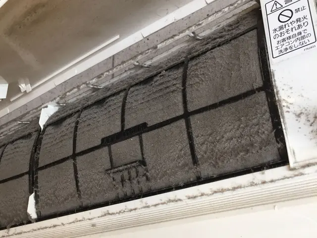 繁忙期もお値段変わらず☆エアコン分解清掃☆お掃除のお困り事は当店にご相談くださいサービスの画像