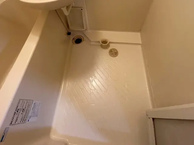 【浴室クリーニング】様々な洗剤を使用し黒カビや水垢汚れ、鏡のウロコを綺麗に除去サービスの画像