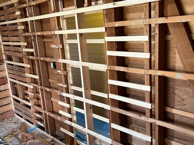 店舗や一般宅経験あり◎クロスの最終仕上げまで一貫して完全自社施工！サービスの画像