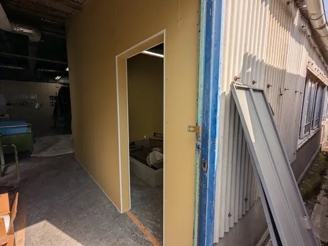 店舗や一般宅経験あり◎クロスの最終仕上げまで一貫して完全自社施工！サービスの画像