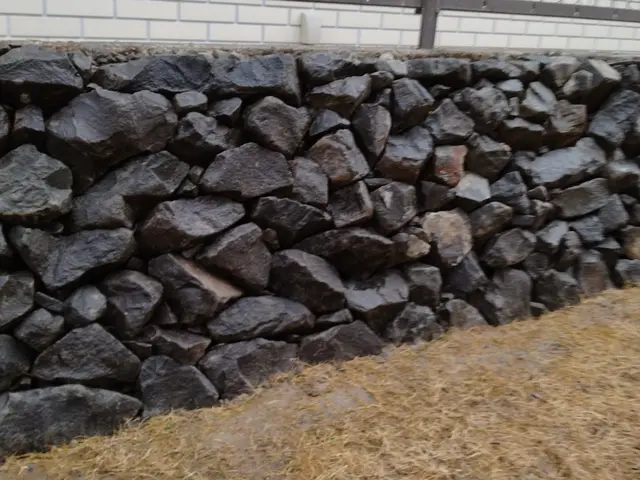 フェンス、塀、竹垣等　土留や景観のための石積み　ブロック積みサービスの画像