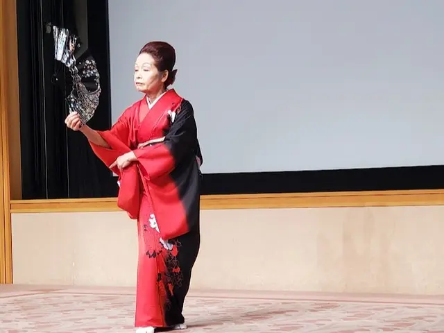 新舞踊踊ります