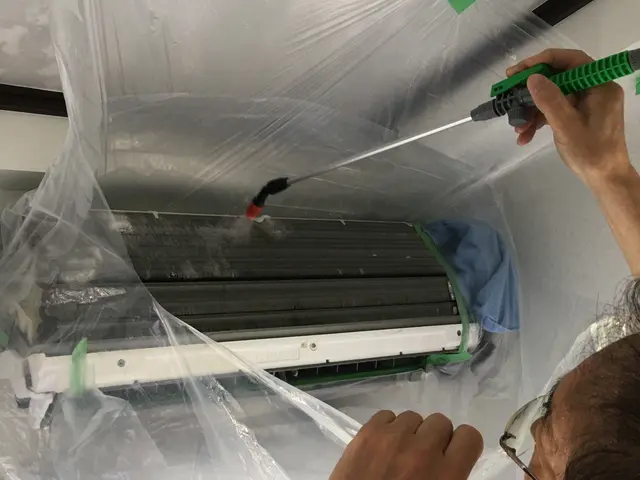 オリジナル高圧洗浄機を使用します！エアコンクリーニングは暖房運転前がおすすめ！サービスの画像