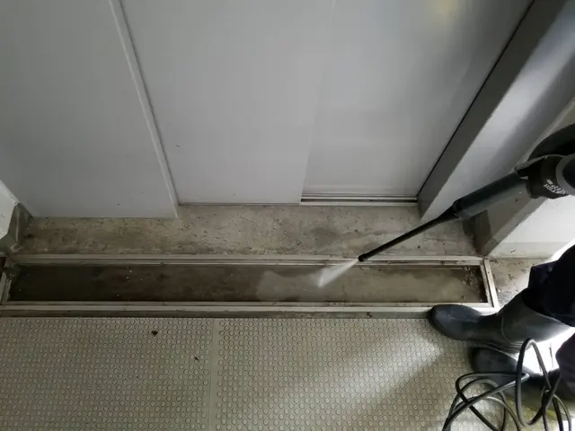 【カーポート洗浄】鳥のフンや落ち葉、高所で作業が難しい場所もお任せ下さい！サービスの画像