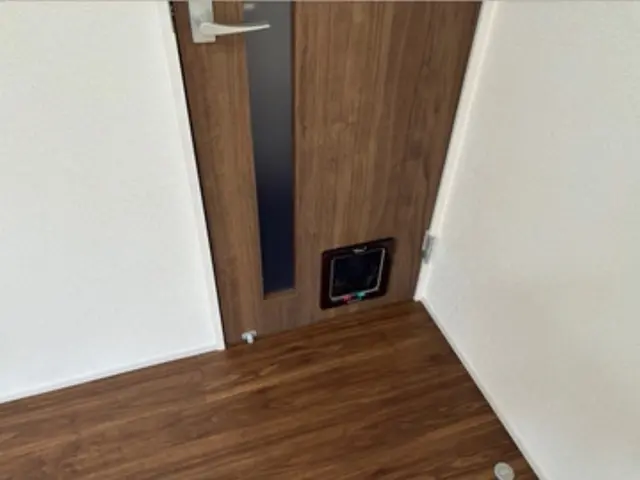 ペットドア取り付け　猫　犬サービスの画像