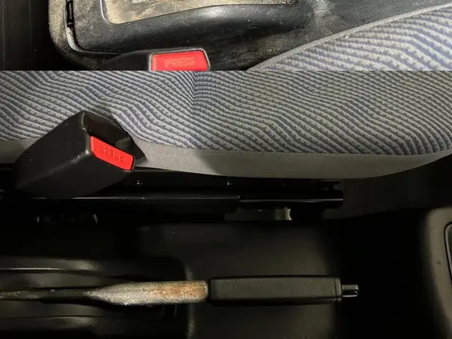 車内の汚れ、プロにお任せ！掃除機がけ・拭き上げ・消臭で丁寧に仕上げます！サービスの画像