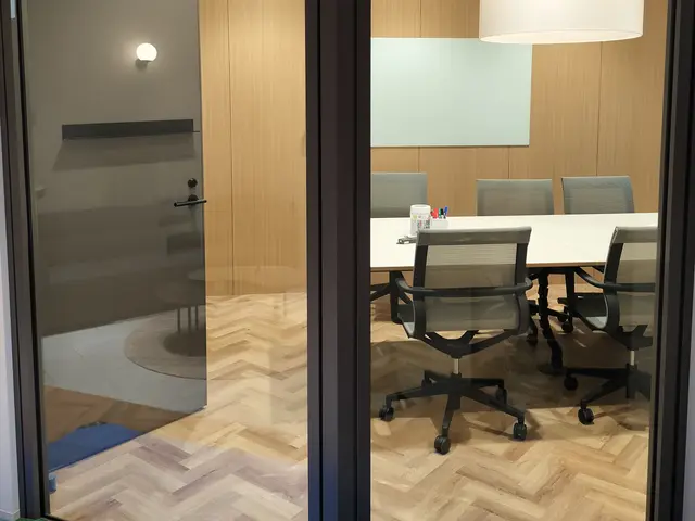 防犯性能認定品も取り扱い。お住まいに合った最適な防犯フィルムをご提案/資格保有サービスの画像