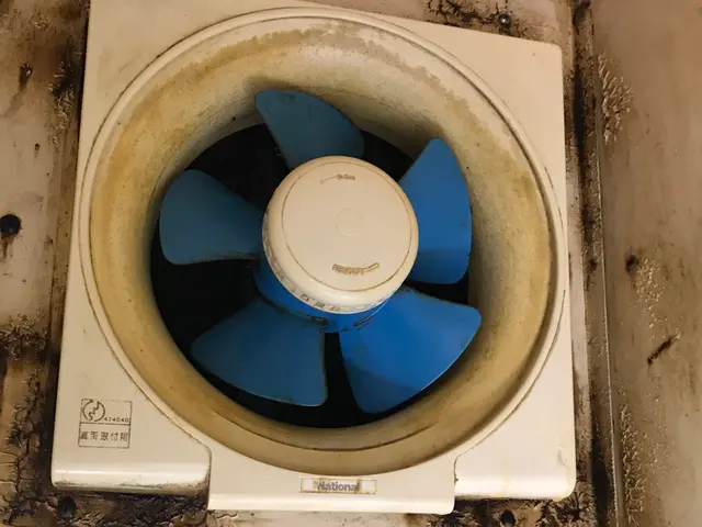 ベタベタ汚れの換気扇を、新品の換気扇でスッキリしませんか？ご相談に、対応しますサービスの画像