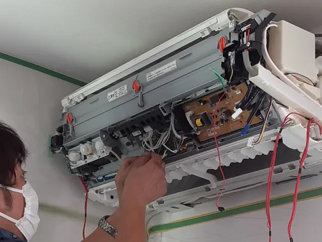 エアコンのカビを徹底洗浄しましょう★いつも二人でお伺い★丁寧な作業が好評ですサービスの画像