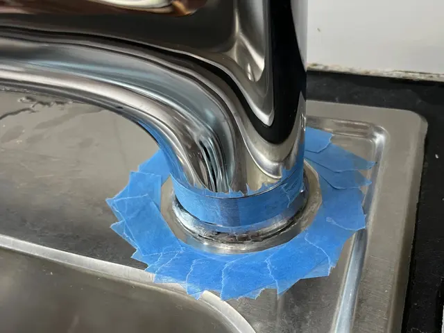 取れないカビにはコーキング打ち替えが最適です！お好きな色で対応可能！サービスの画像