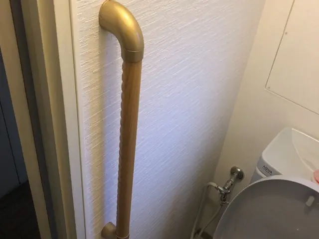 手すり取り付けいたします。サービスの画像