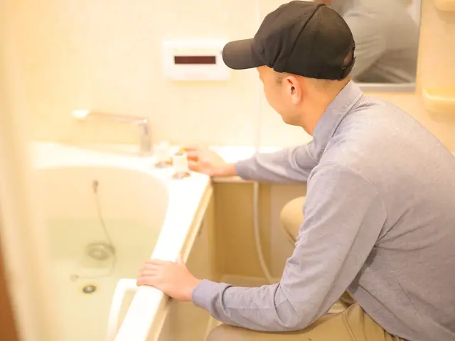 お風呂の水垢、鏡のうろこ落とし、キッチンの油汚れまで徹底的にキレイに致します。サービスの画像