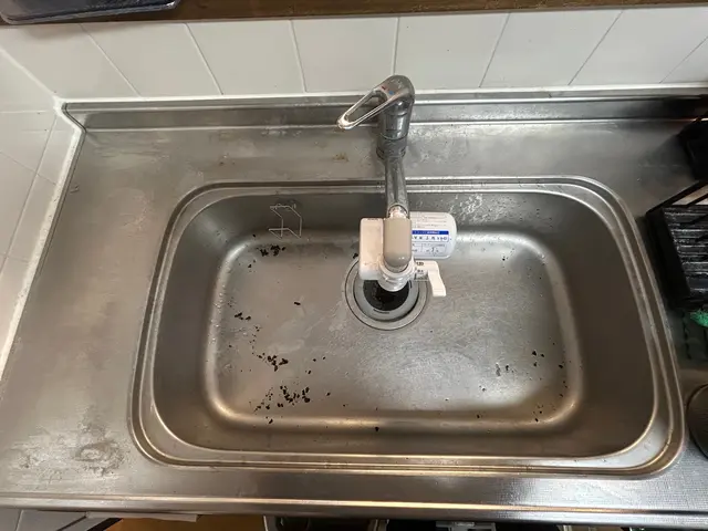 お風呂の水垢、鏡のうろこ落とし、キッチンの油汚れまで徹底的にキレイに致します。サービスの画像