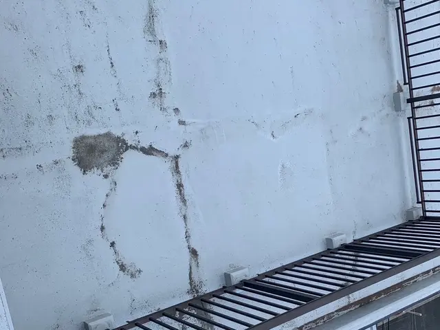 屋上・ベランダ防水工事/ウレタン塗膜・トップコート施工対応サービスの画像