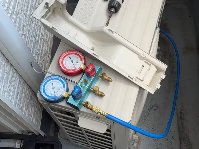 エアコン修理専門　追加料金はございません。ガス補充以外各種部品見積もり致します。サービスの画像