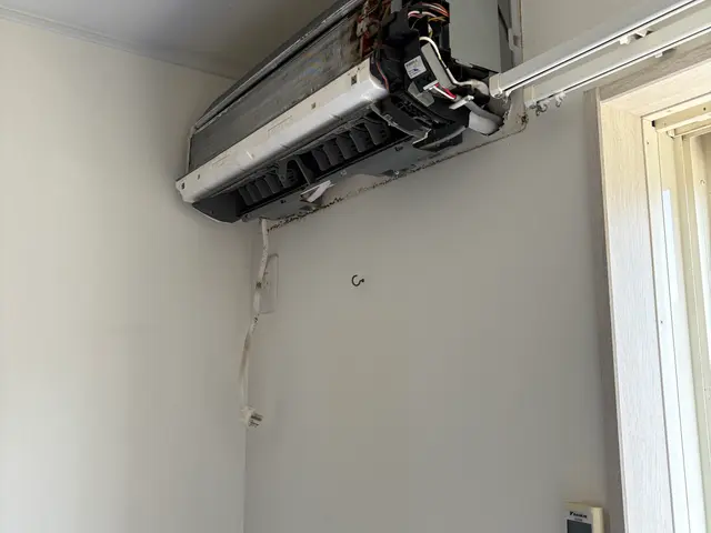 エアコン修理専門　追加料金はございません。ガス補充以外各種部品見積もり致します。サービスの画像