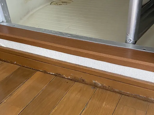 【住宅補修】フローリング・建具・巾木・木ドア・サッシ等凹みキズ補修致しますサービスの画像