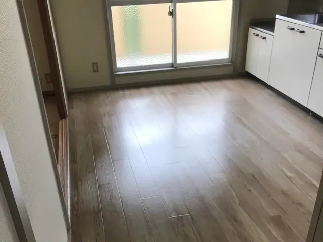 フローリングからクッションフロア、フロアタイルの上貼り施工サービスの画像