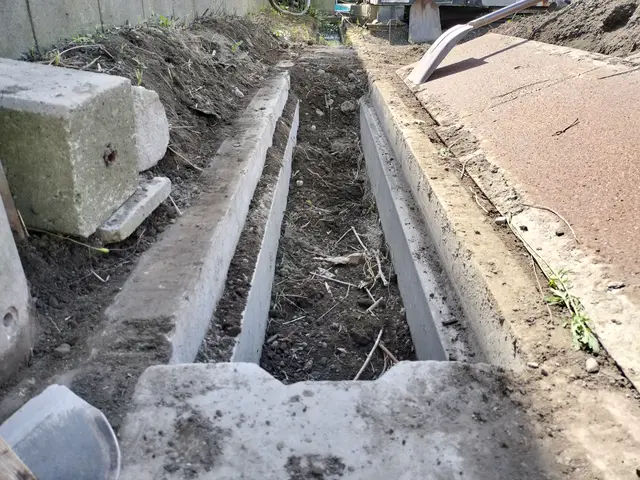 【側溝掃除】 お役に立てるよう頑張ります！《女性スタッフ活躍中！》サービスの画像