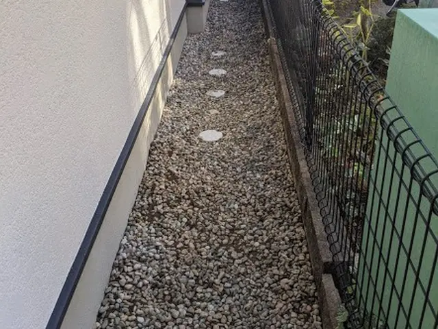 雑草で困っていませんか？お庭を綺麗にスッキリとしたい方、ご予約はお早めに。サービスの画像