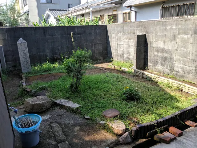 雑草で困っていませんか？お庭を綺麗にスッキリとしたい方、ご予約はお早めに。サービスの画像