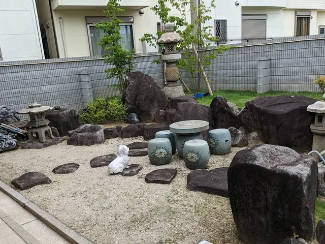 雑草で困っていませんか？お庭を綺麗にスッキリとしたい方、ご予約はお早めに。サービスの画像