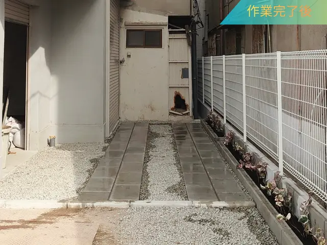 『土が見えないようにひく砂利ひき』サービスの画像