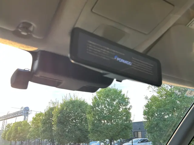 家事やお仕事の合間に取り付け交換いたします。配線も綺麗に隠して設置いたしますサービスの画像