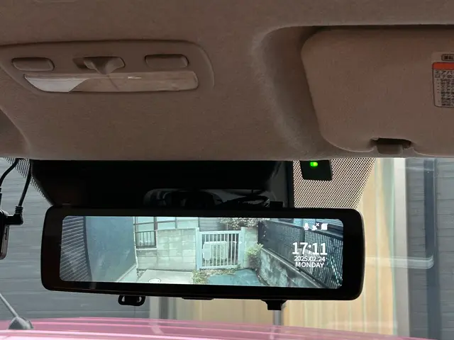 家事やお仕事の合間に取り付け交換いたします。配線も綺麗に隠して設置いたしますサービスの画像