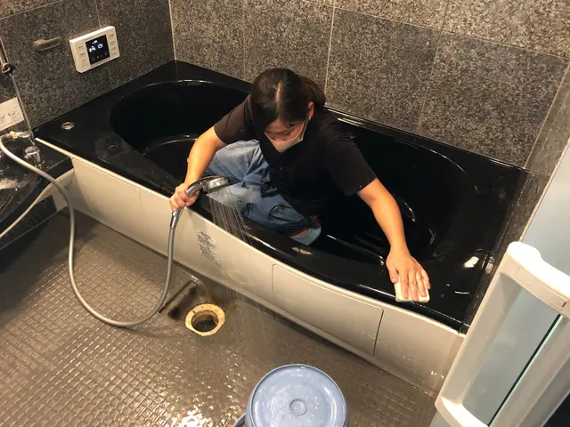 お写真の女性が長期休業になります。店長or店長とスタッフでのお伺いになります。サービスの画像