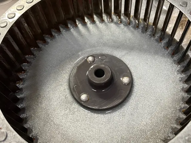 頑固な油汚れもお任せください！懇切丁寧作業させて頂きますサービスの画像