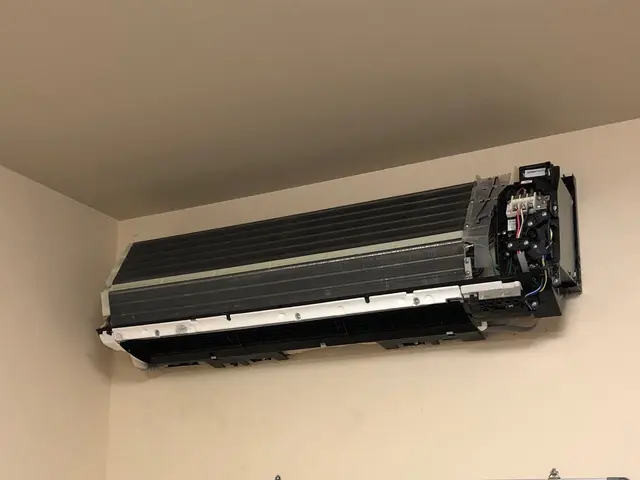 エアコン取り外し、移設、処分致します。お気軽にご相談下さい。サービスの画像