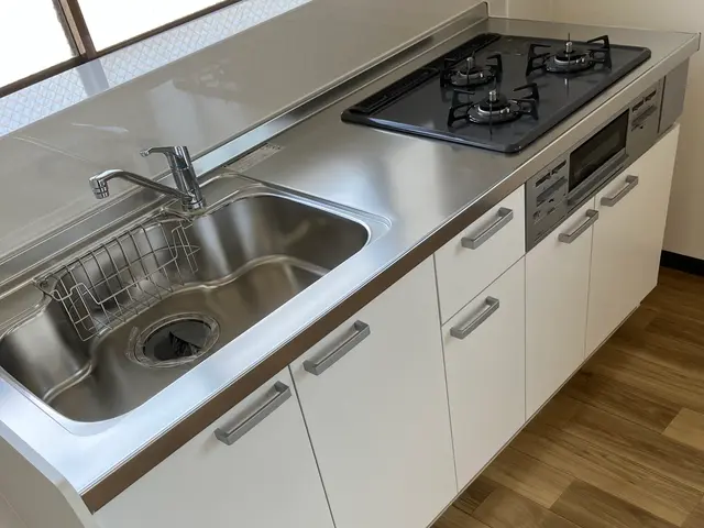 毎日使うキッチンをプロの技術と笑顔で清潔に！丁寧対応のキッチンクリーニングサービスの画像