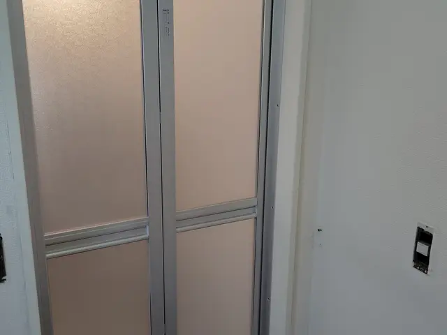 部屋のガラス交換も承ります☆まずはご相談ください！！サービスの画像